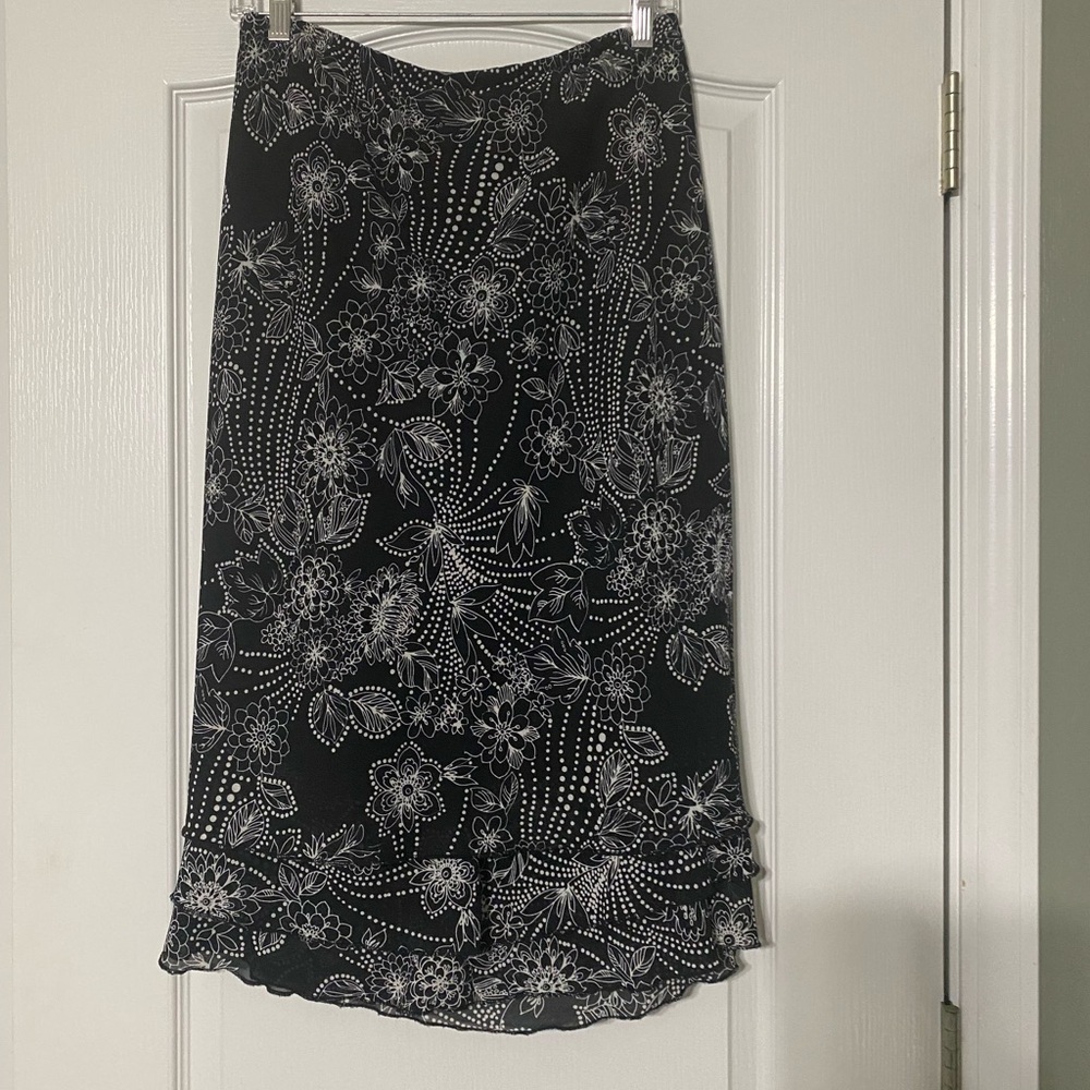 Southern Lady Floral Black and White Skirt Size 2X